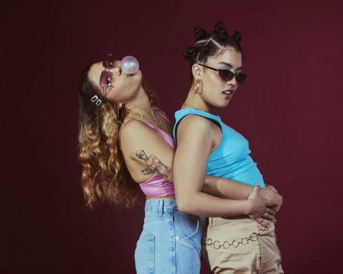 portrait-young-women-2000s-fashion-style-posing-with-bubblegum